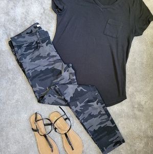 NWOT Levi's 711 Skinny Camo Pants